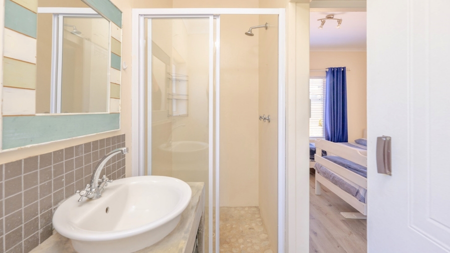 5 Bedroom Property for Sale in Struisbaai Western Cape